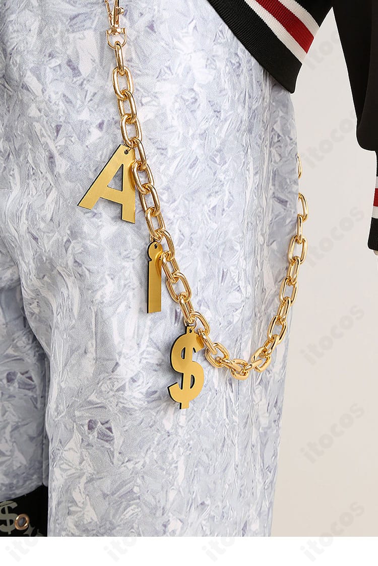 腰部の装飾ディテール。飾りチェーンの固定位置、ドレープとの相性、動いたときの見え方を示す画像