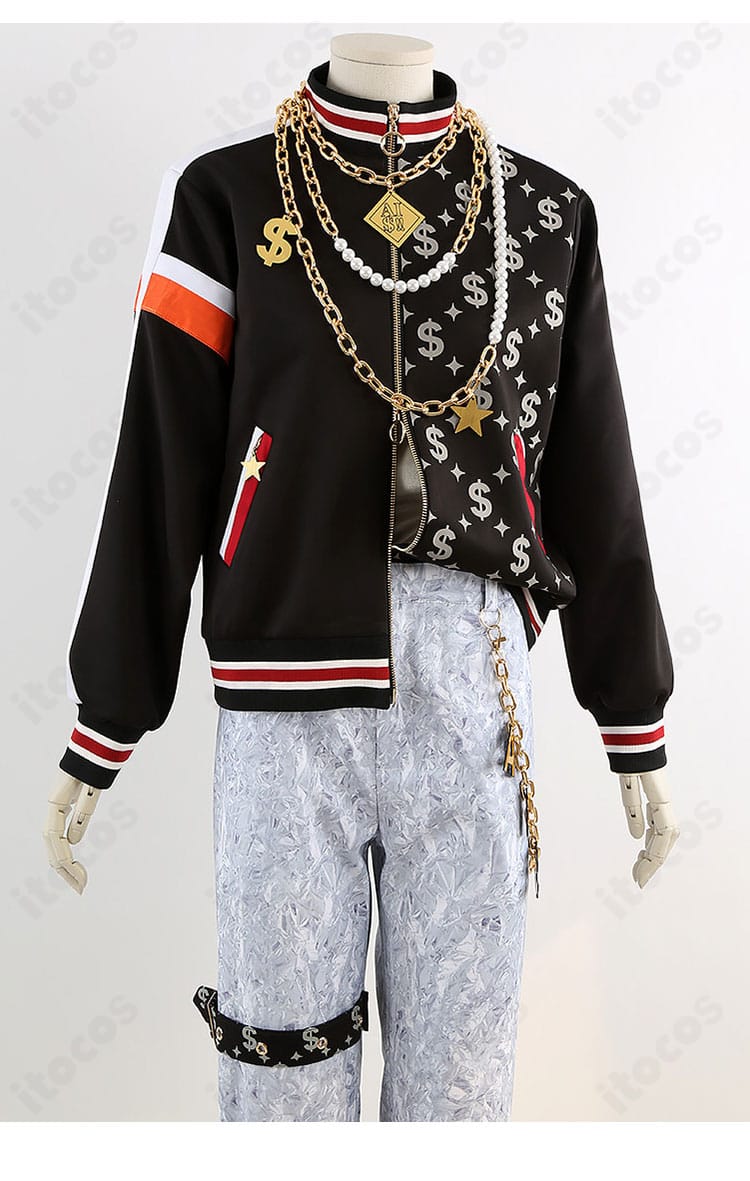 装飾ディテールの拡大。飾りチェーンや金属パーツの質感、取り付け角度と配置バランスを強調