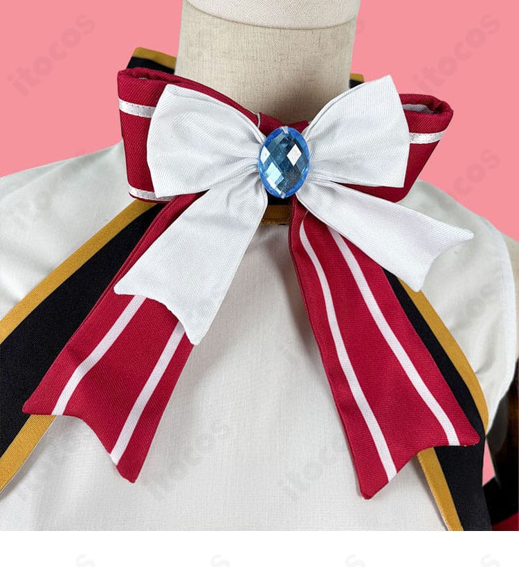 首元の蝶形ボウタイ（スカーフ）ディテール。結び目の形状と丁寧なステッチを示す近接写真