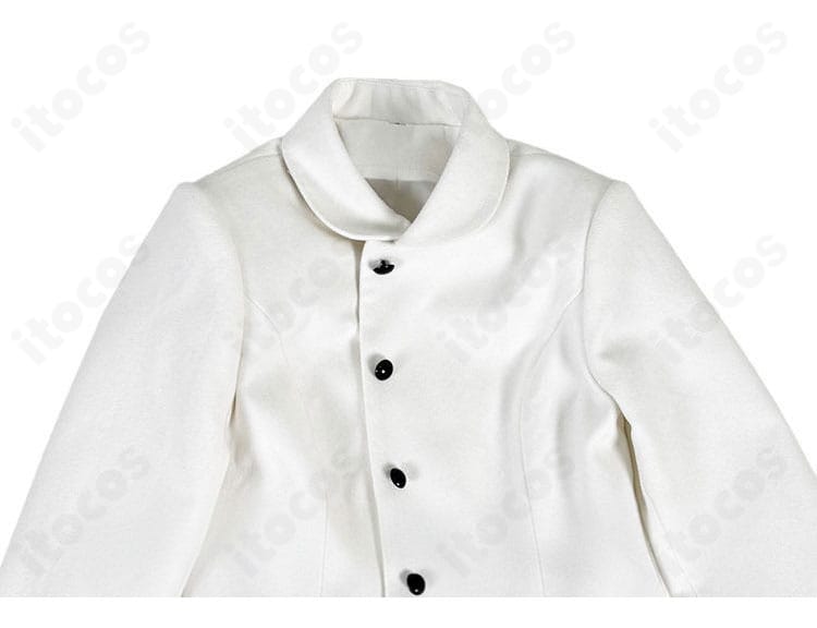 コート装飾ディテールの接写。生地のハリと縫製の整ったステッチがわかる。