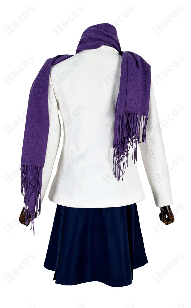 セイバー私服（冬服）の背面。コートの後ろ姿とマフラーの落ち感を確認できるカット。