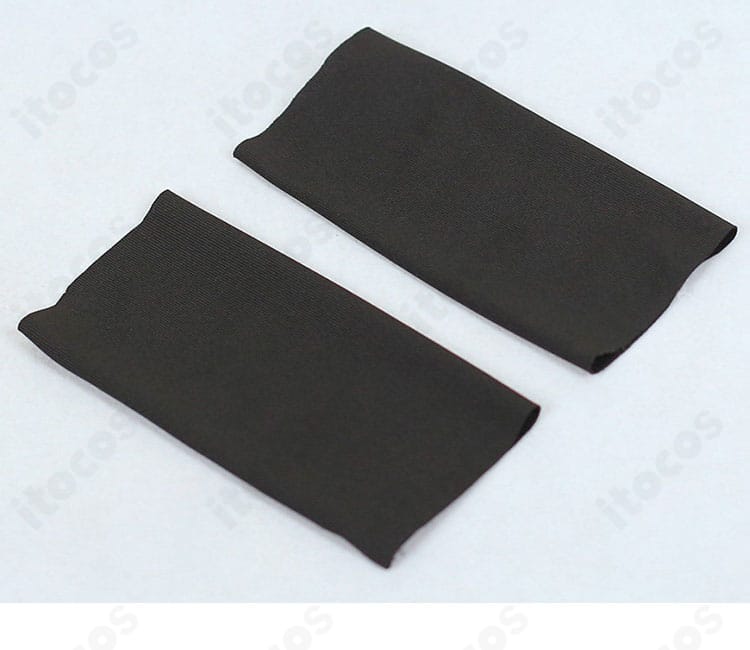 付属アクセサリー一式のディテール（リストバンド・ベルト類）