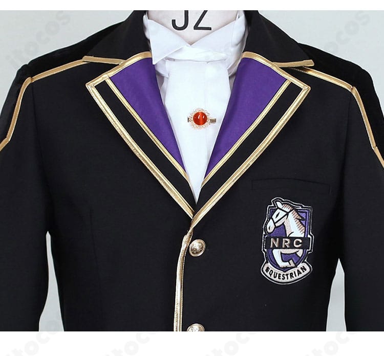 襟元の装飾アップ（スカーフのレイヤーと首元の収まり）