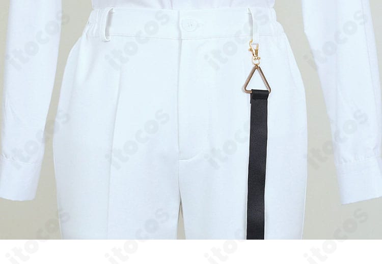 ウエスト・ベルト周りの小物ディテール（ベルトと太ももベルト）