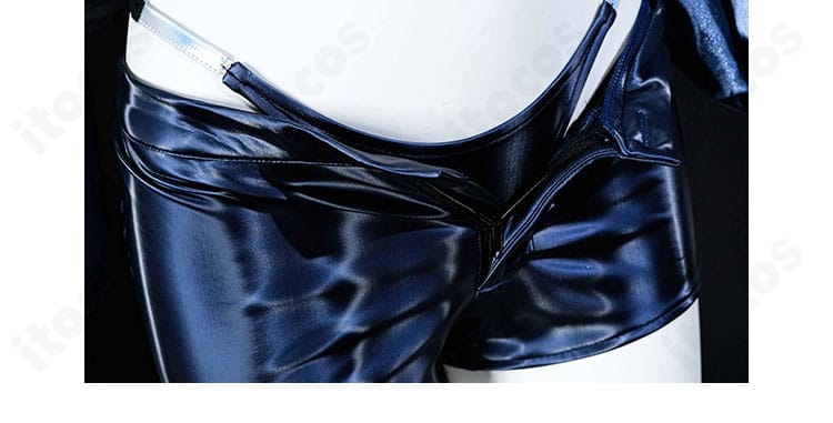 ショートパンツの装飾ディテール。サイドの切り替えとステッチで脚長効果を演出