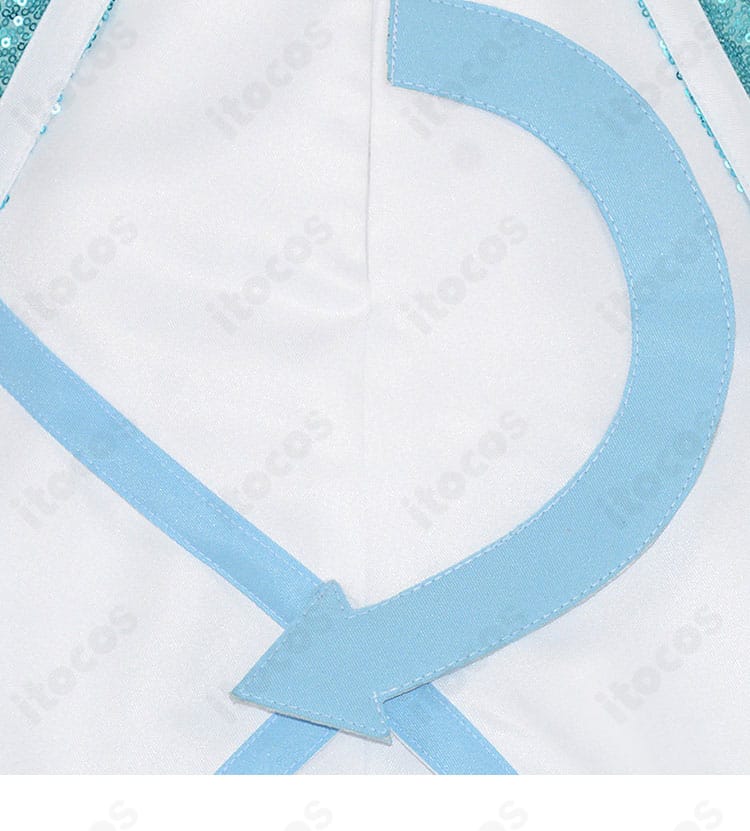 背面スカートの装飾とパターン。後ろ姿の再現度とデザインの統一感を見せる画像。