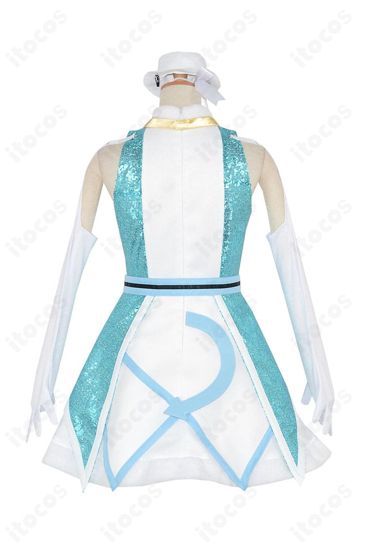 津島善子 聖なるリトルデーモン衣装の側面シルエット。スカートのボリュームとラインの美しさを強調した写真。