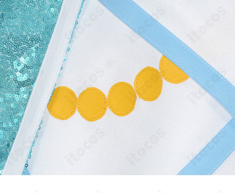 スカート裾飾りのアップ。発色の良さと縁の処理、撮影映えする質感を確認できる。