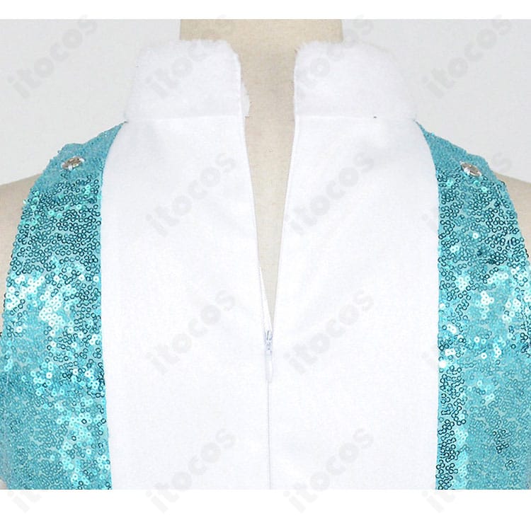 背面ファスナー周りのディテール。はだけにくい補強ステッチと開閉のしやすさがわかるカット。