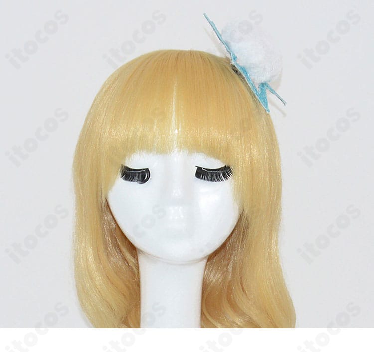 ヘッドアクセの全体像。衣装との色合わせとサイズ感が分かる画像。