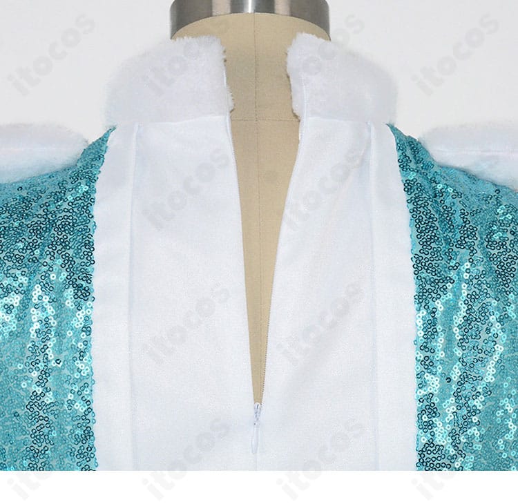 背面ファスナー部分の拡大。開閉仕様と縫い代の処理を確認できるディテール。