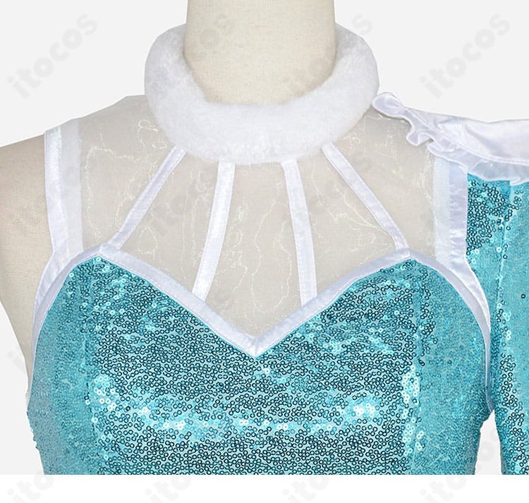 襟元の装飾とステッチワーク、配色の質感がわかるクローズアップ