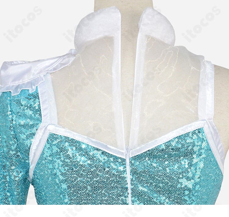 背面ファスナー部分の仕様と縫製の丁寧さがわかるクローズアップ