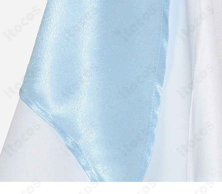 スカート裾のラインとパイピング、発色の良さを示す拡大写真