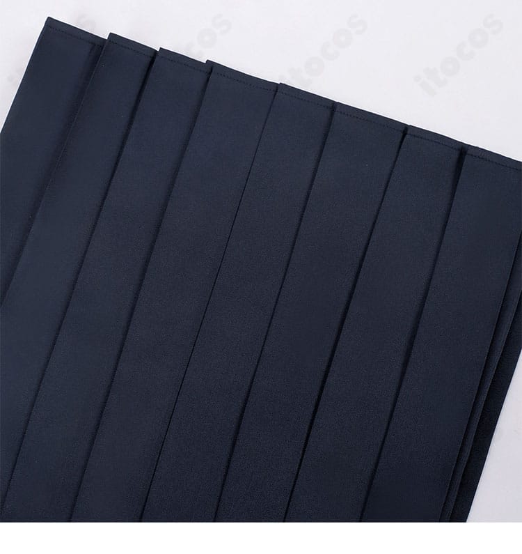 鈴木みゆ 学園制服コスプレのスカート装飾とプリーツの近接写真