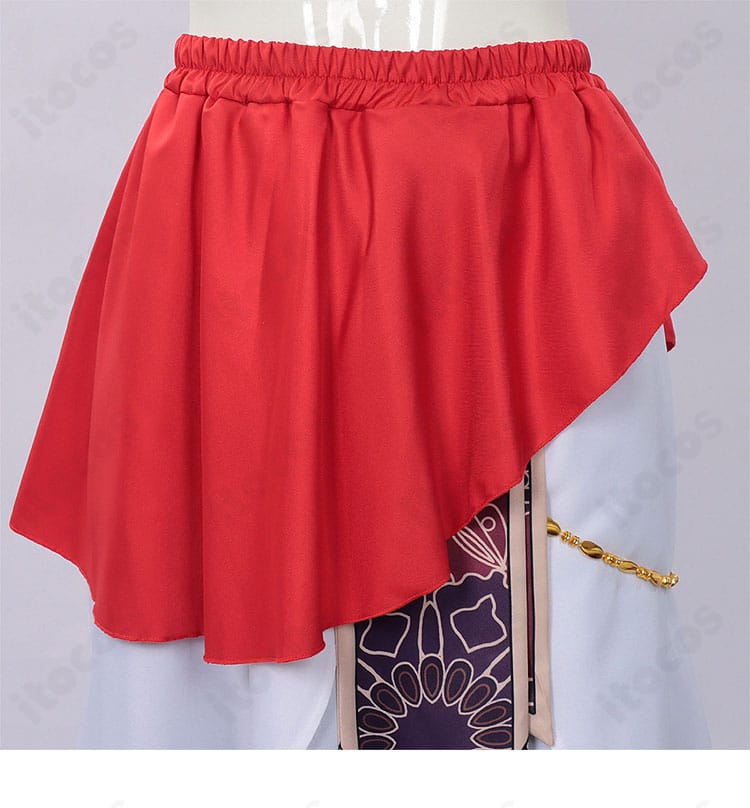 エプロン風装飾の意匠ディテール。レイヤーとヘムの処理を強調した接写。