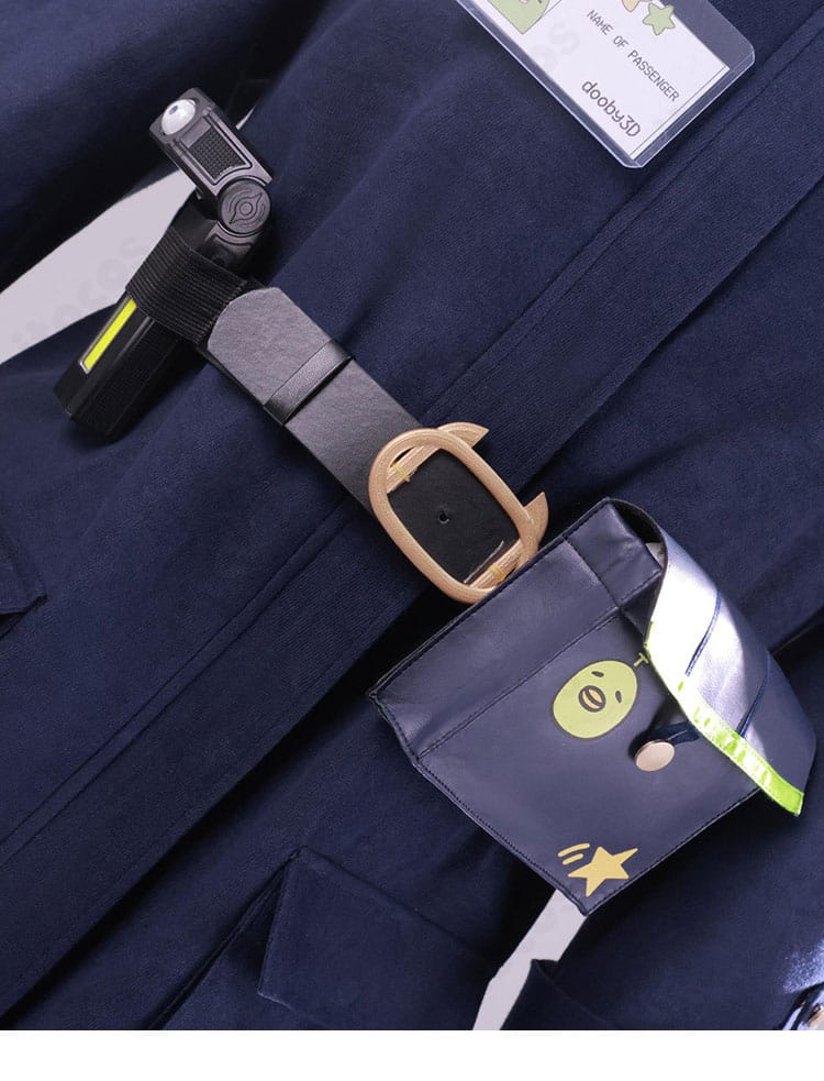 腰回りの飾りとベルトの意匠ディテール