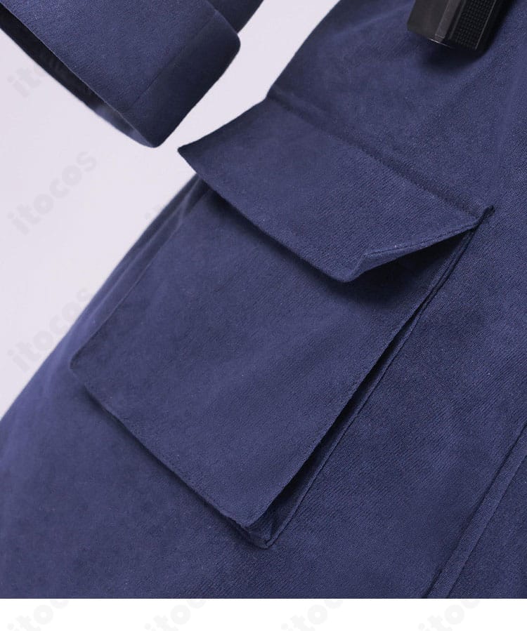 コートのフラップポケット周辺の装飾ディテール