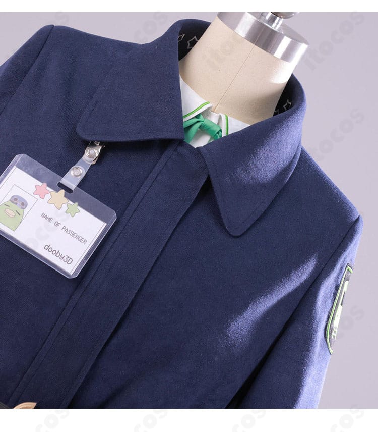 シャツの襟元と首元スカーフの装飾ディテール