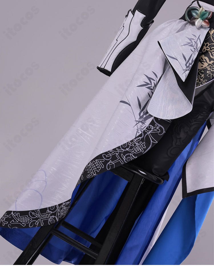 衣裾の装飾パネルとステッチディテール