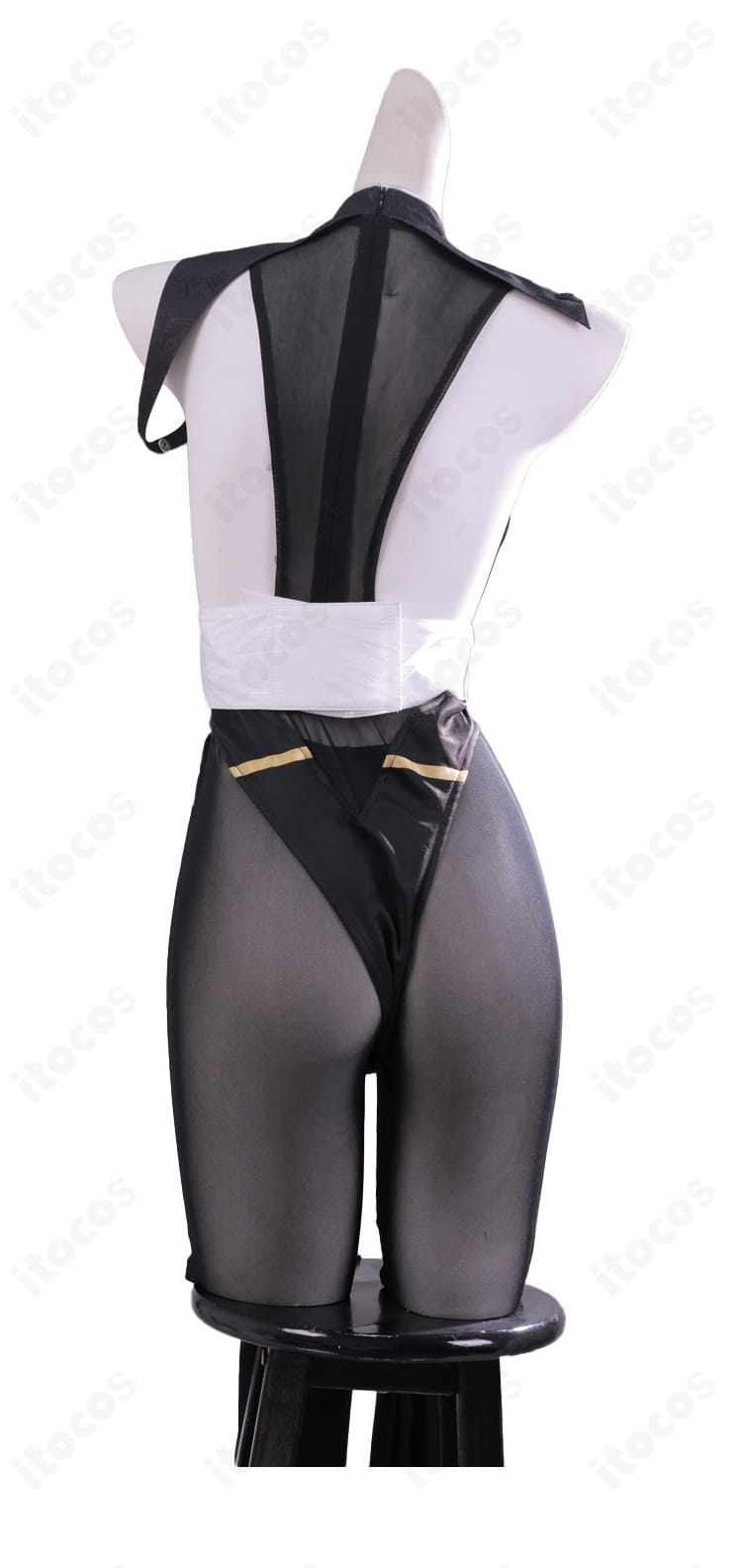 インナー上衣の背面カッティングと装飾ディテール