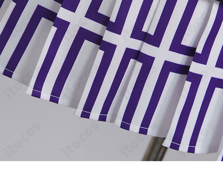 スカート裾の装飾ディテール。フレアの広がりと裾ラインの縫製、柄の発色が分かる。