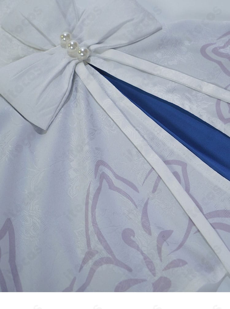 95式 グレースドレスの蝶結び飾り紐。装飾紐の固定方法と結び目のボリューム感を示すクローズアップ。