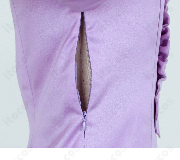 側面ジッパーのディテール。着脱しやすいサイド開閉部の構造が見える