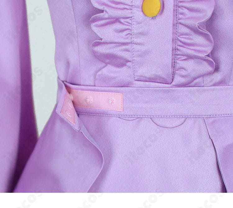 スカート上端の装飾ディテール。オーバースカートの始端と縁取りの仕上げ