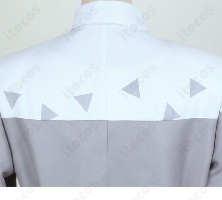 背面ヨークと縫い目の仕上がり、エプロン紐の取り回しが分かる後ろディテール