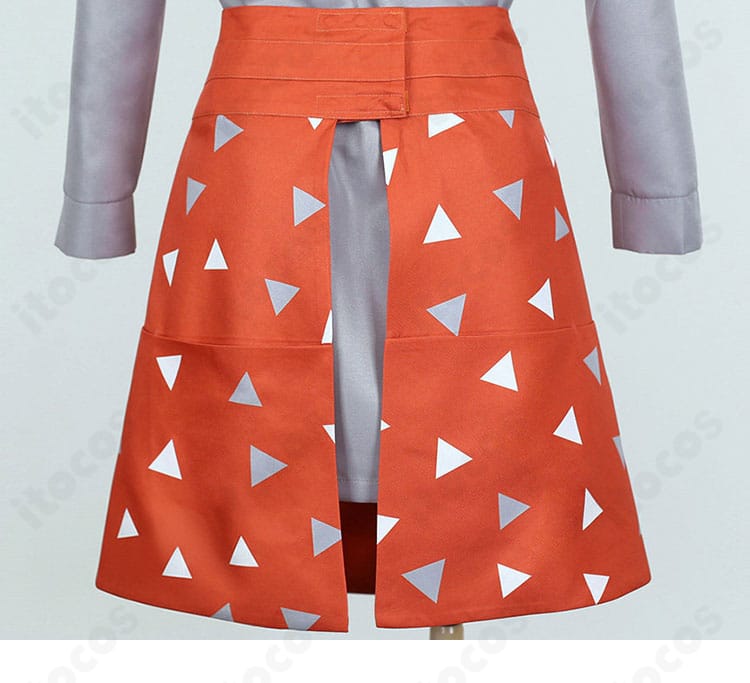 裾周りの処理と見返しの仕立て。生地の厚みと落ち感を表現