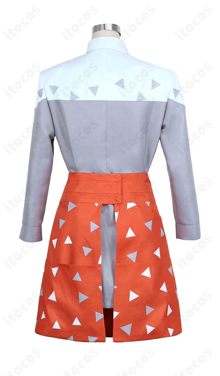 背面全景。ファスナー位置とエプロン結びの形、スカートの落ち感を確認できる