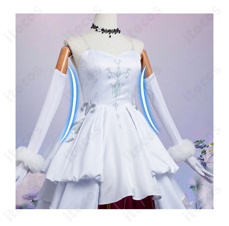 上衣とスカート正面の装飾ディテール。胸元の質感と縫製の拡大