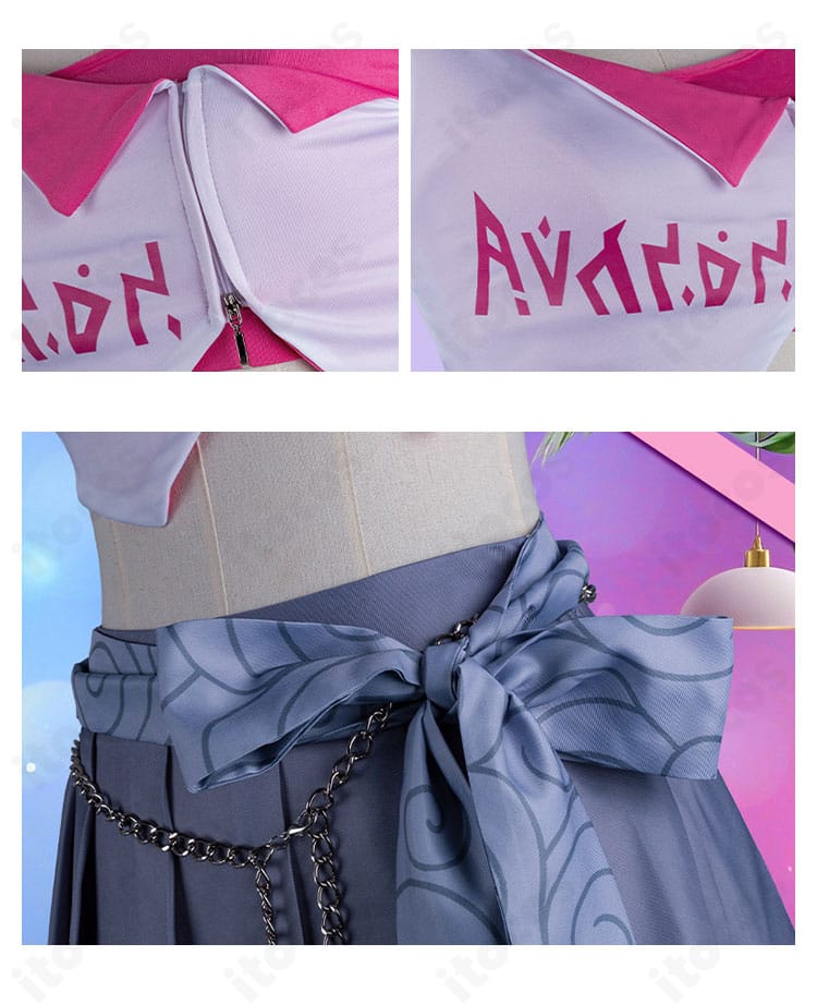 上衣の英字プリントとウエストベルト装飾の質感ディテール