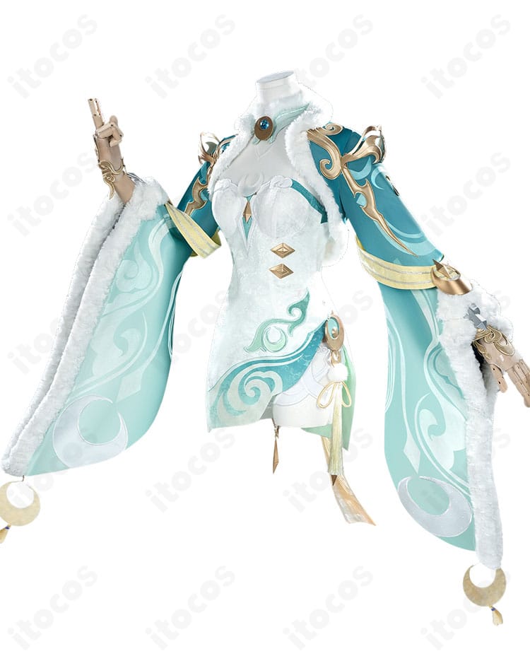 申鶴コスチューム側面。コートのフレアラインとウエストのシルエット、レッグカバーの形状を確認できる角度