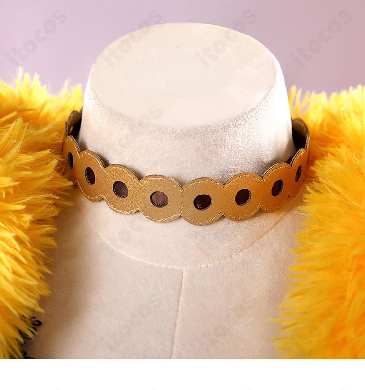 チョーカー（頸飾）の質感と金具構造がわかるクローズアップ。装着方法の参考になるディテール画像。