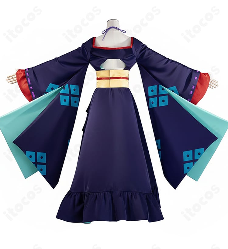 背面装飾の細部。リボンやトリムの配置、ステッチワークを拡大表示