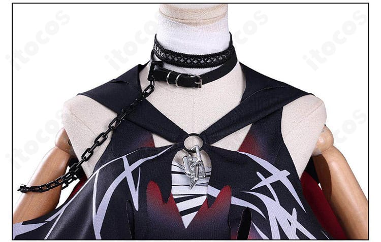 ネックラインの装飾ディテール。チョーカーと首元のトリムの配色バランスを強調