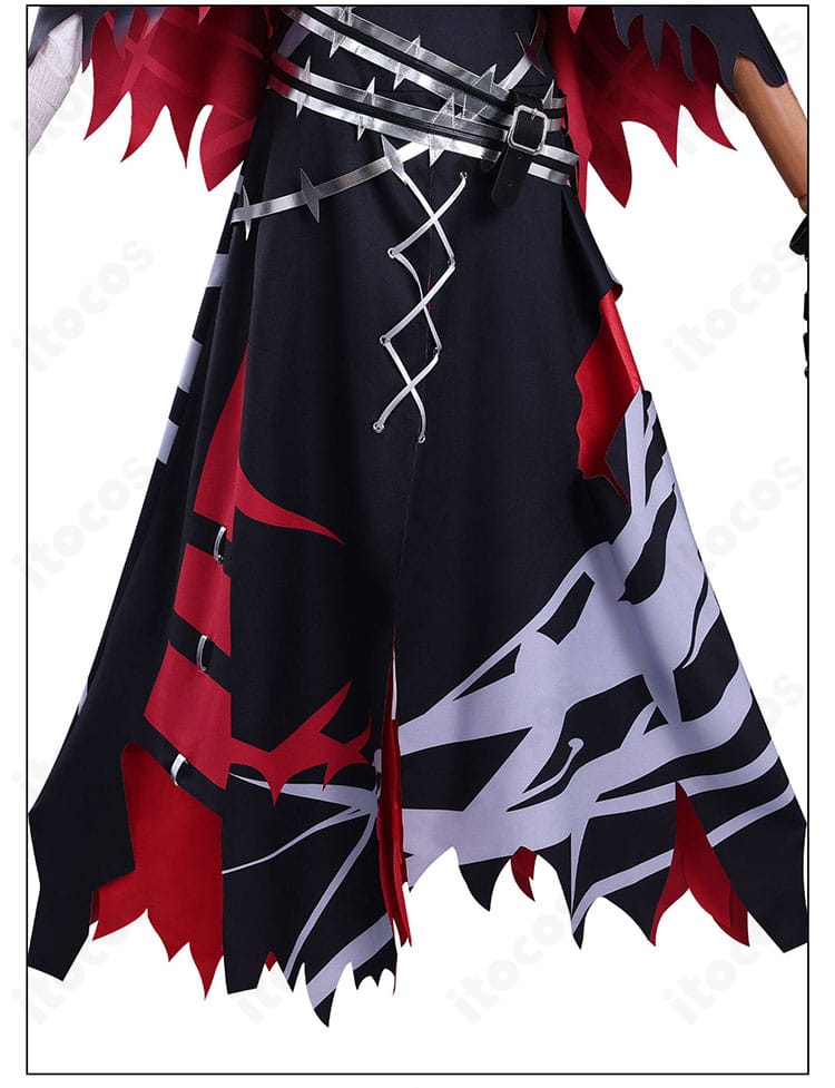 背面裾の装飾ディテール。ドレープと縁取りの流れを見せる近接カット