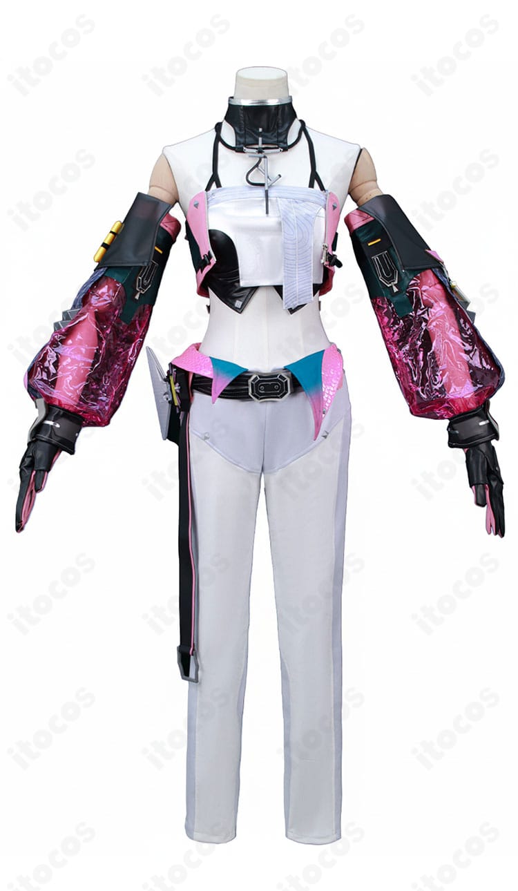 イヴォンヌ衣装のトップス・ボトム正面。名札とベルト位置が分かる構図。