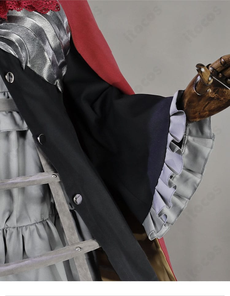 袖口装飾のアップ。カフス形状とパイピングの仕上がり