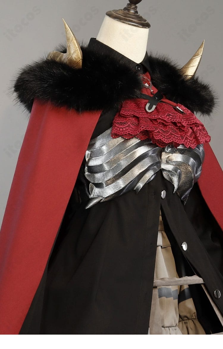 肩周りの装飾ディテール。フェイクファーとエッジの縫製仕上げ