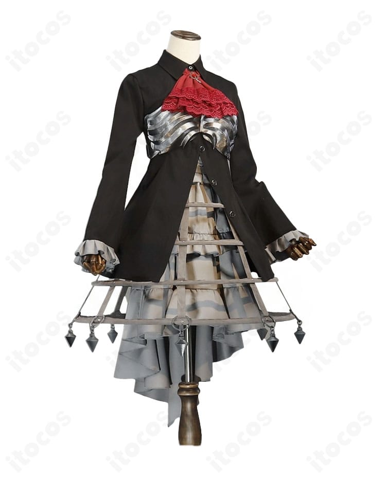 井芹仁菜RPG風コスプレ衣装の装飾ディテール。襟元・肩・袖口・スカーフの意匠