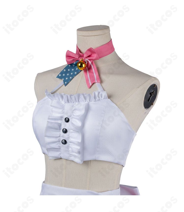 トップス装飾の近接写真。胸元の切替や装飾パーツ、縫製の丁寧さを示すディテール。