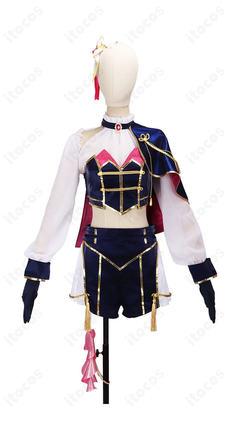 倉持めると Idios共通衣装コスプレの正面全身。マントとビスチェのシルエットが見える構図