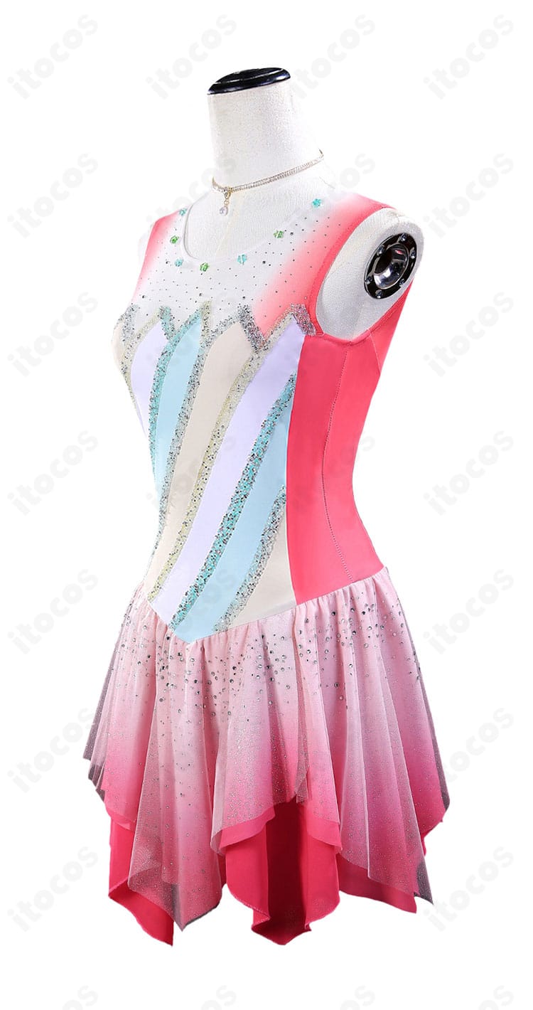 結束いのり スケートドレスの側面シルエット。ウエストラインとスカートの落ち感を示す。