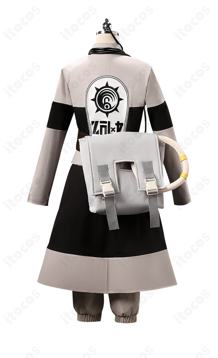 エイシア・スティルザ衣装の背面。バックルやストラップの取り回し、上着の後ろ身頃の落ち感を詳細に表示。