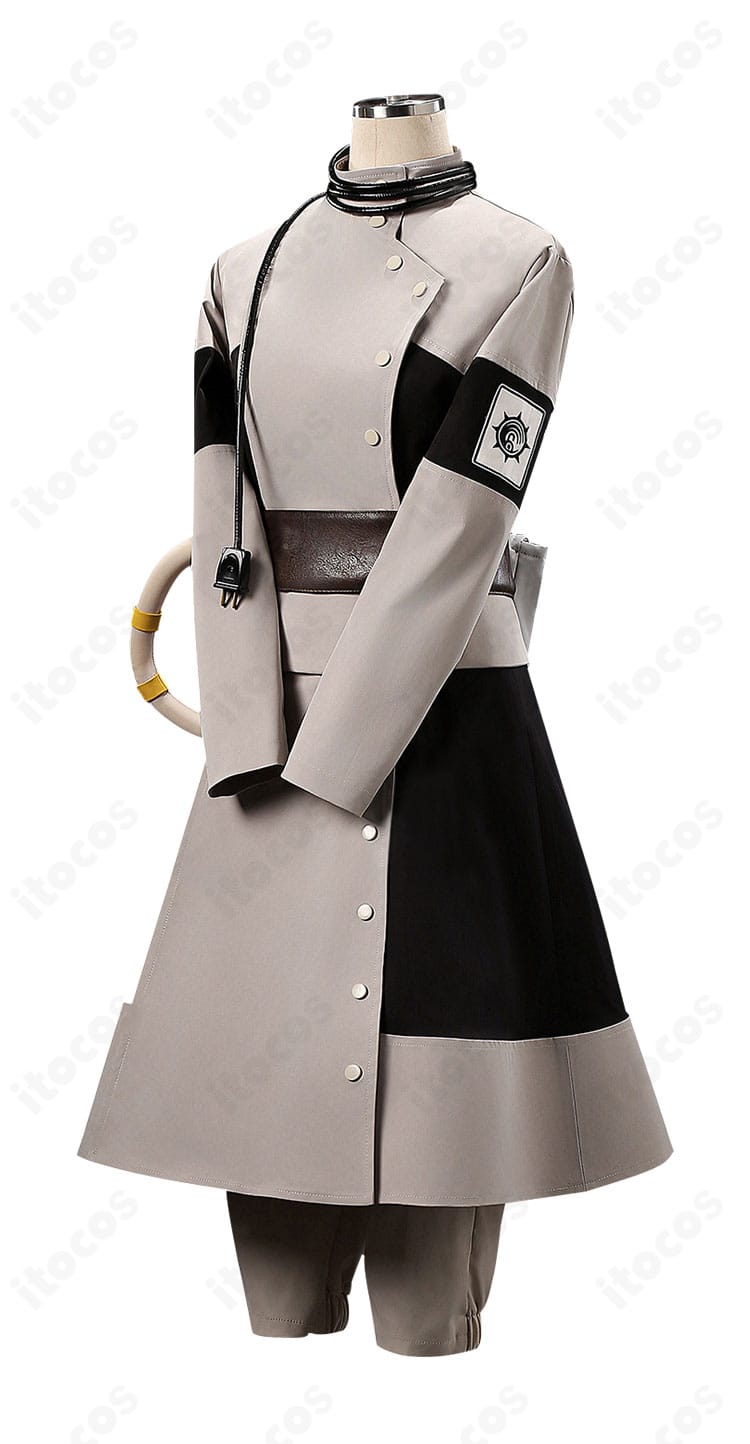 エイシア・スティルザ衣装の側面。ウエストポーチやベルトの立体感、パンツのテーパードラインを確認できる。