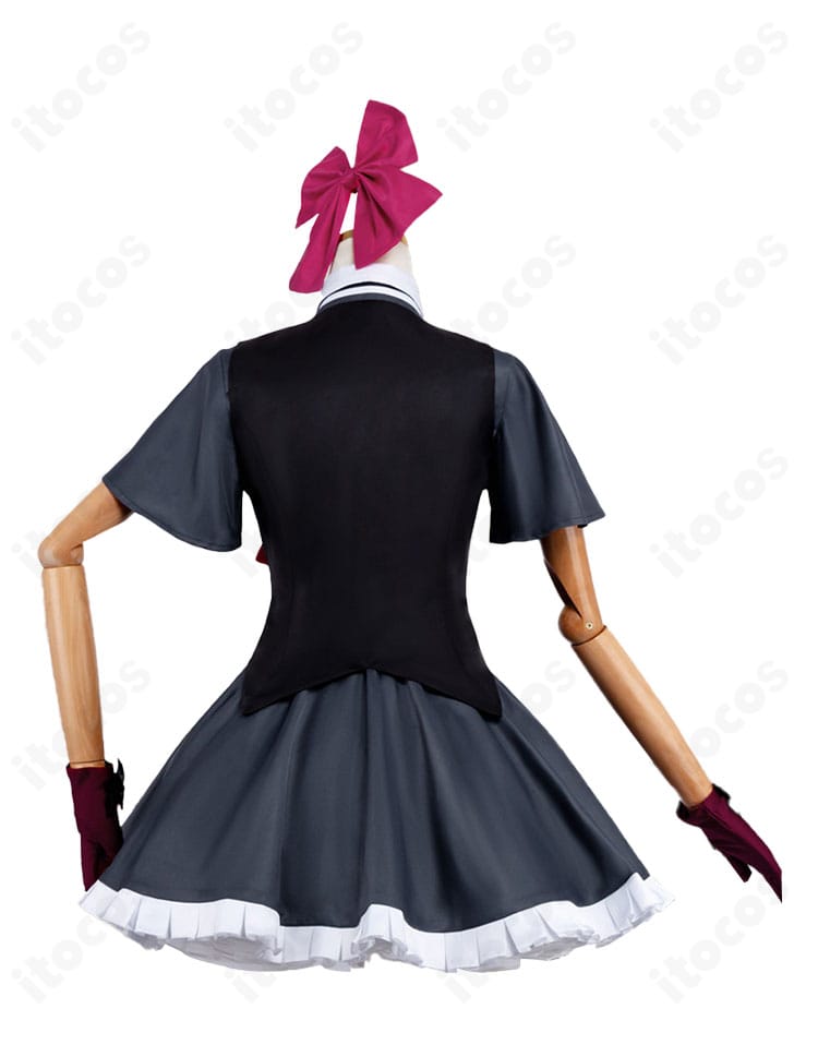 星野ルビー コスプレ衣装の背面。ベストとスカートの背面デザインとシルエット