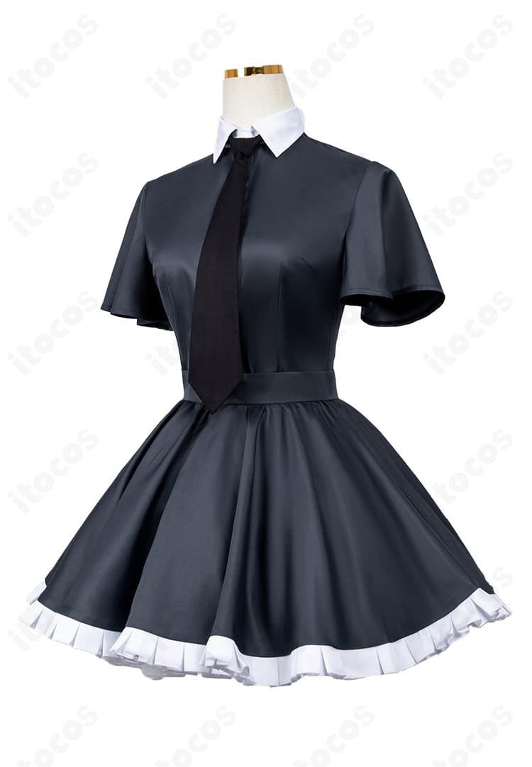 スカート装飾ディテールの近接。ツイル生地の質感と縫製を示すアップ